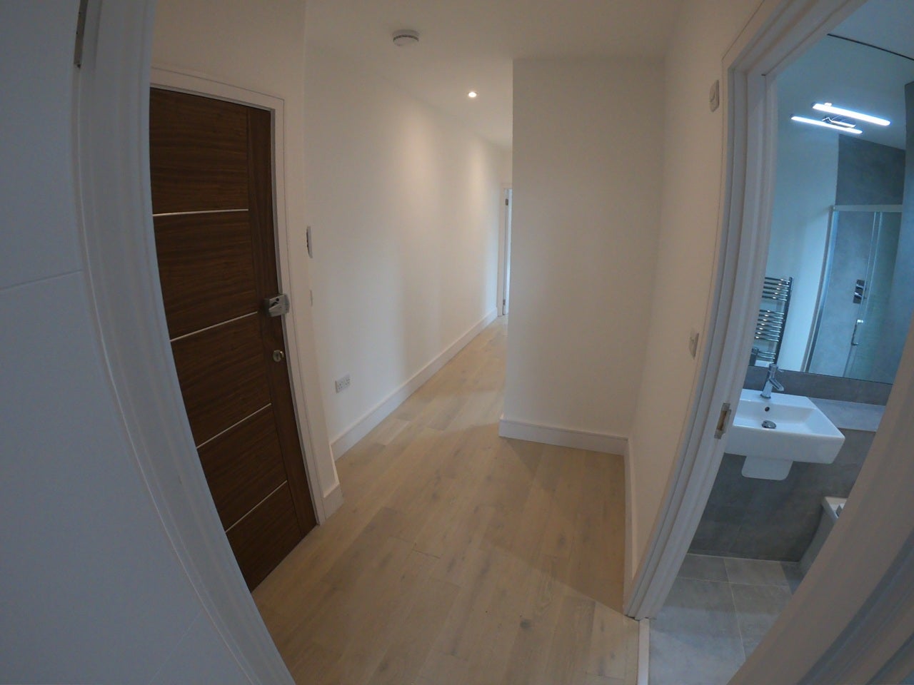 Flat Clarence Street in Borough of Runnymede