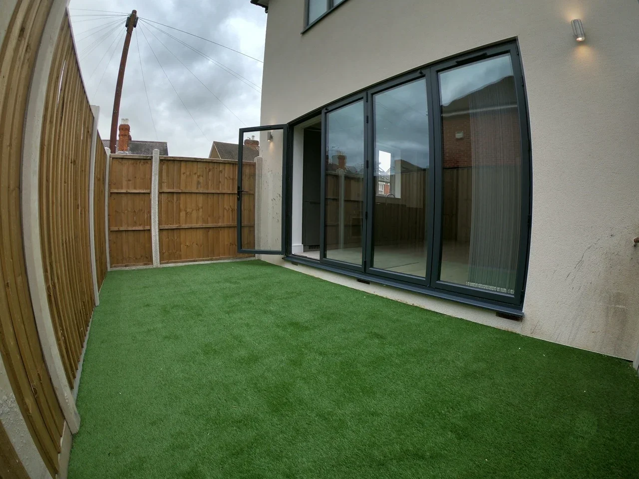 Flat Clarence Street in Borough of Runnymede