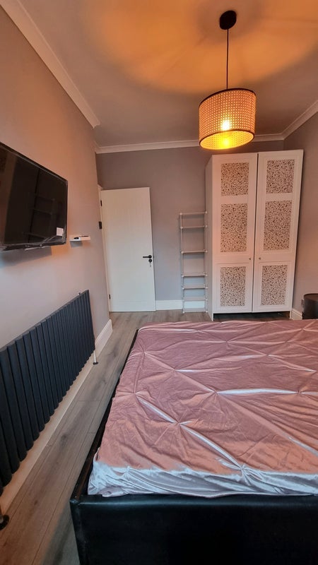 Room Penrhiw Road in Pontypridd