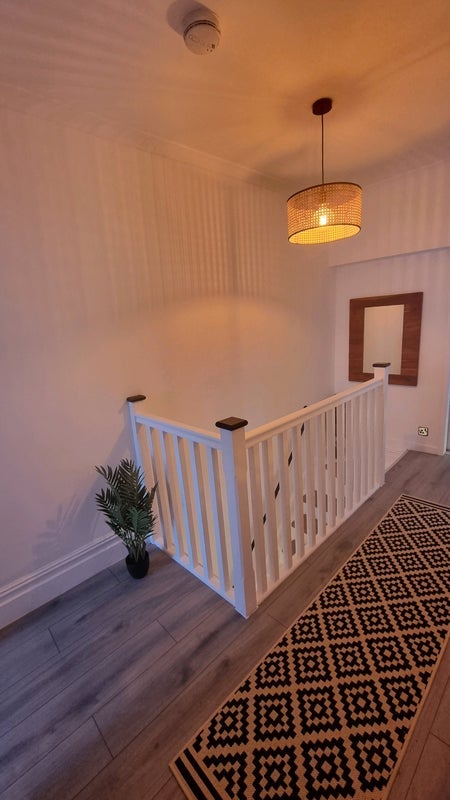 Room Penrhiw Road in Pontypridd