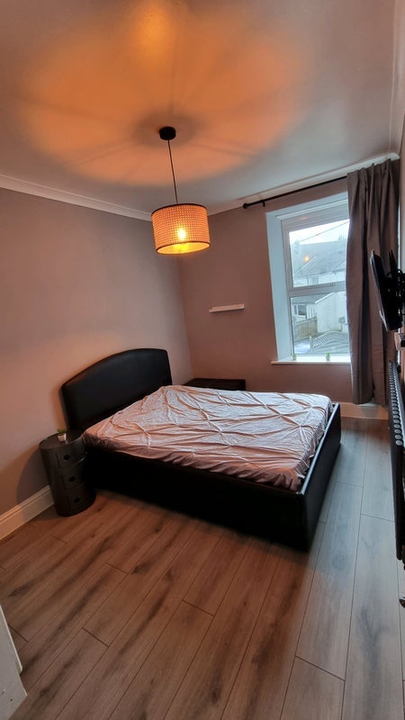 Room Penrhiw Road in Pontypridd