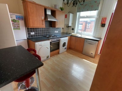 Room Burley Lodge Road in Leeds