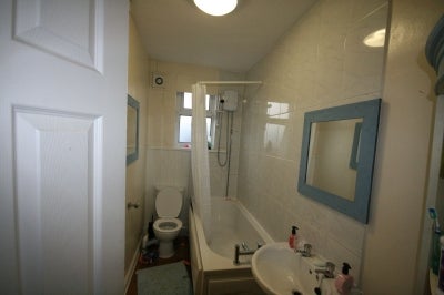 Room Burley Lodge Road in Leeds