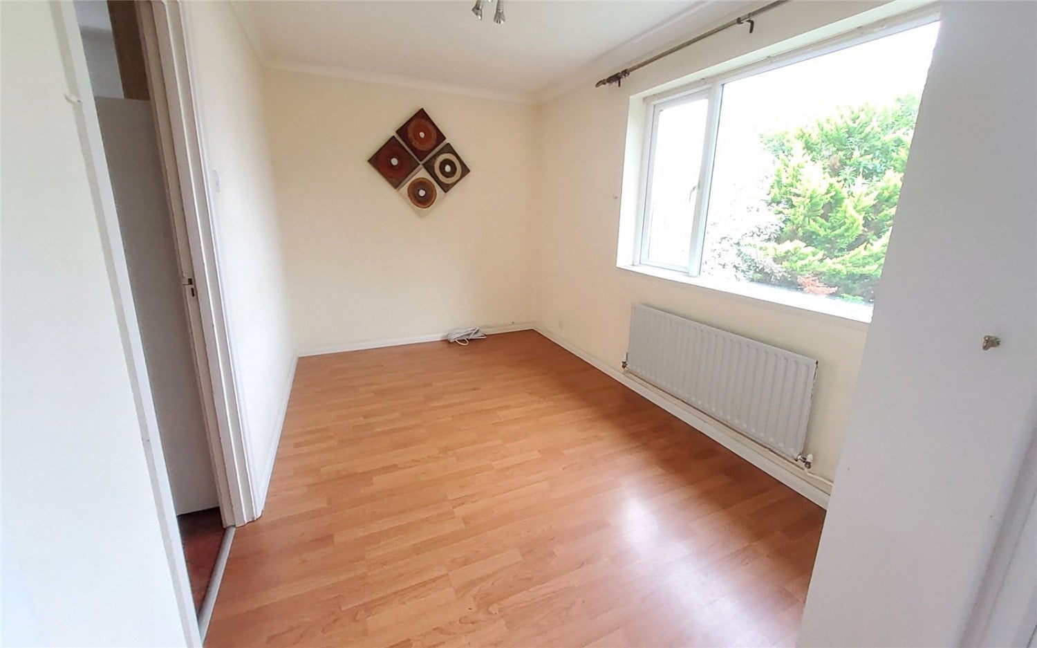 Flat Dene Gardens in Greater London