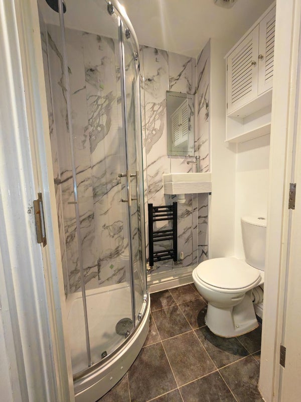 Room Buxton Close in Nottingham