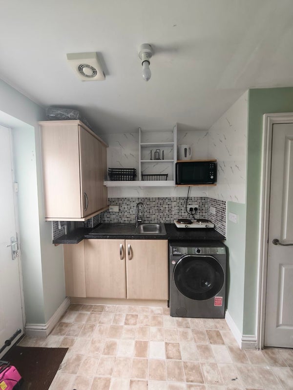 Room Buxton Close in Nottingham