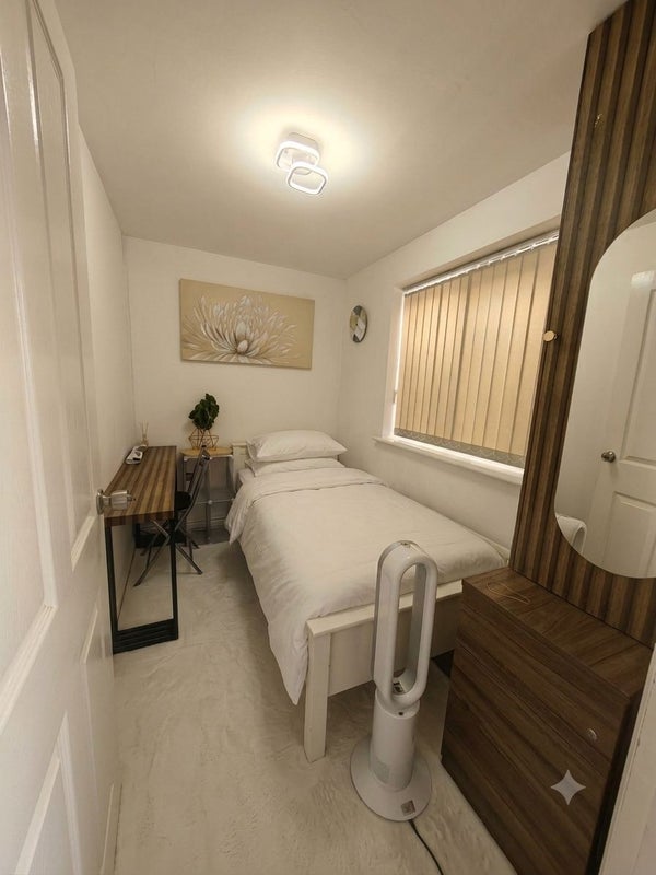 Room Buxton Close in Nottingham