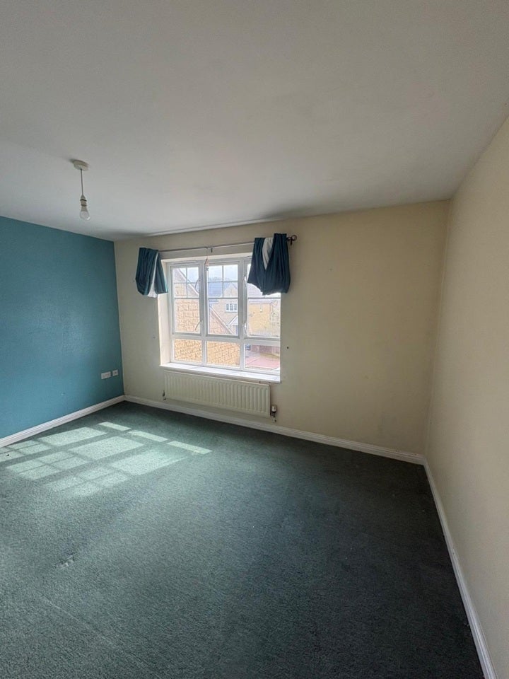 Flat Jacana Way in Bradford