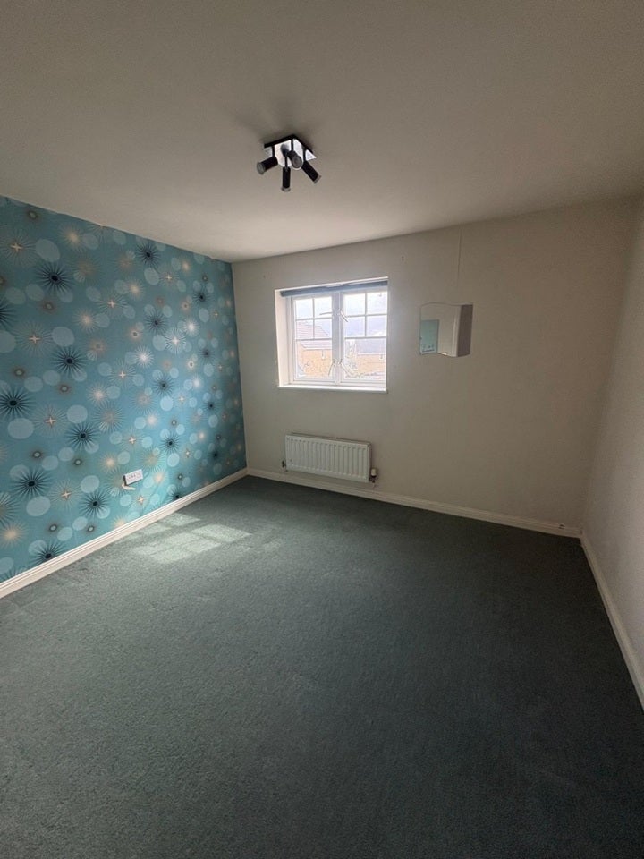 Flat Jacana Way in Bradford