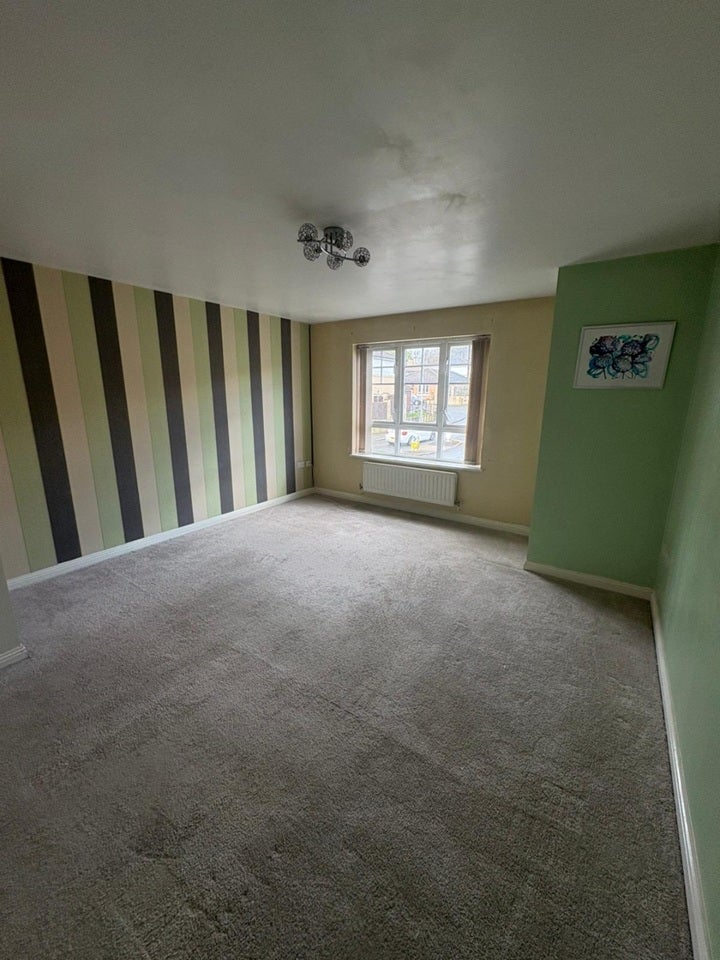 Flat Jacana Way in Bradford