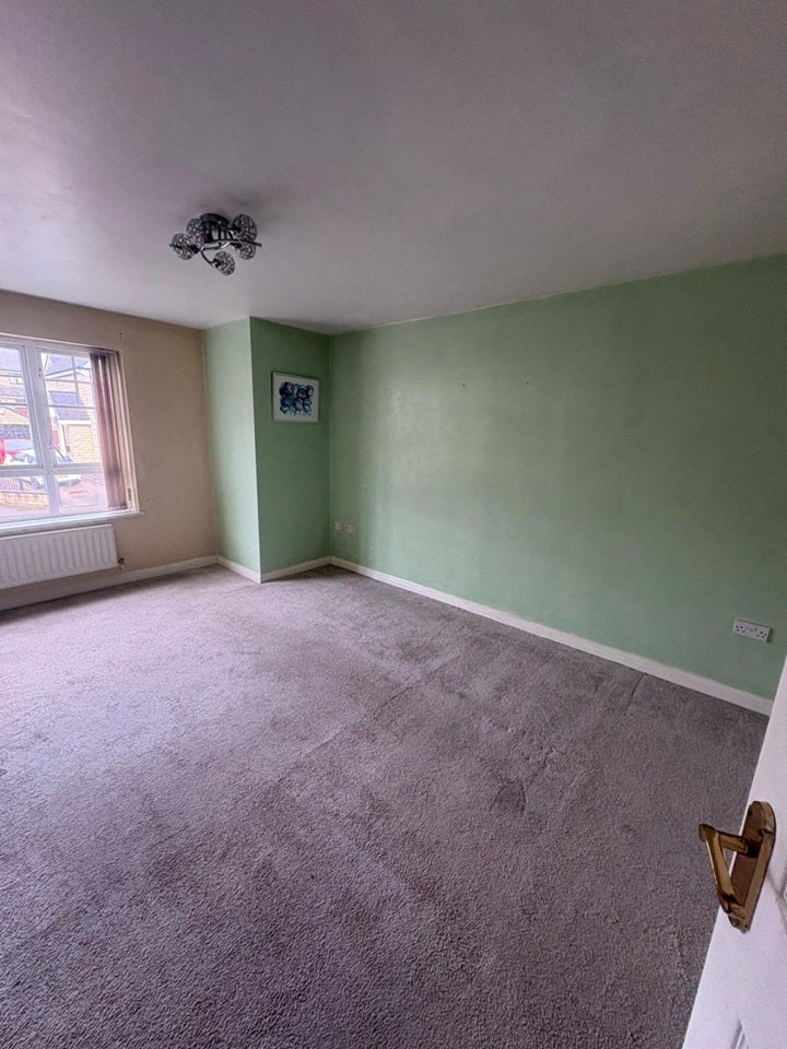 Flat Jacana Way in Bradford