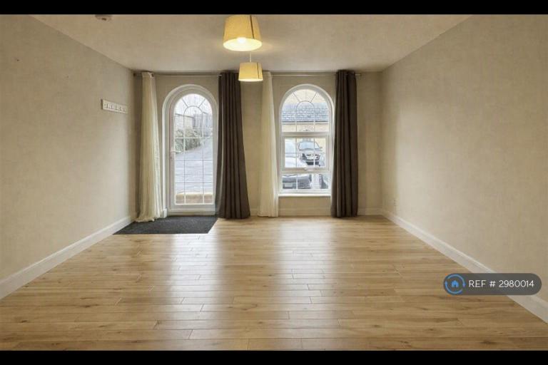 Flat Esland Place in Cotswold District