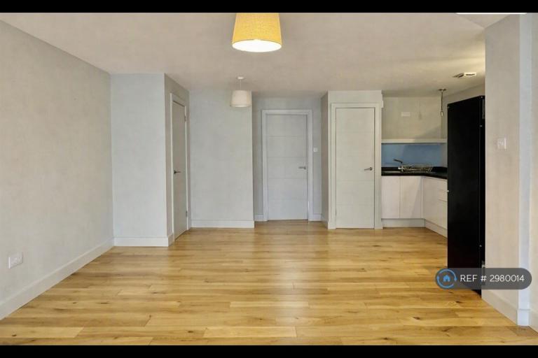 Flat Esland Place in Cotswold District