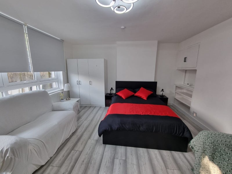 Room Tierney Road in Greater London