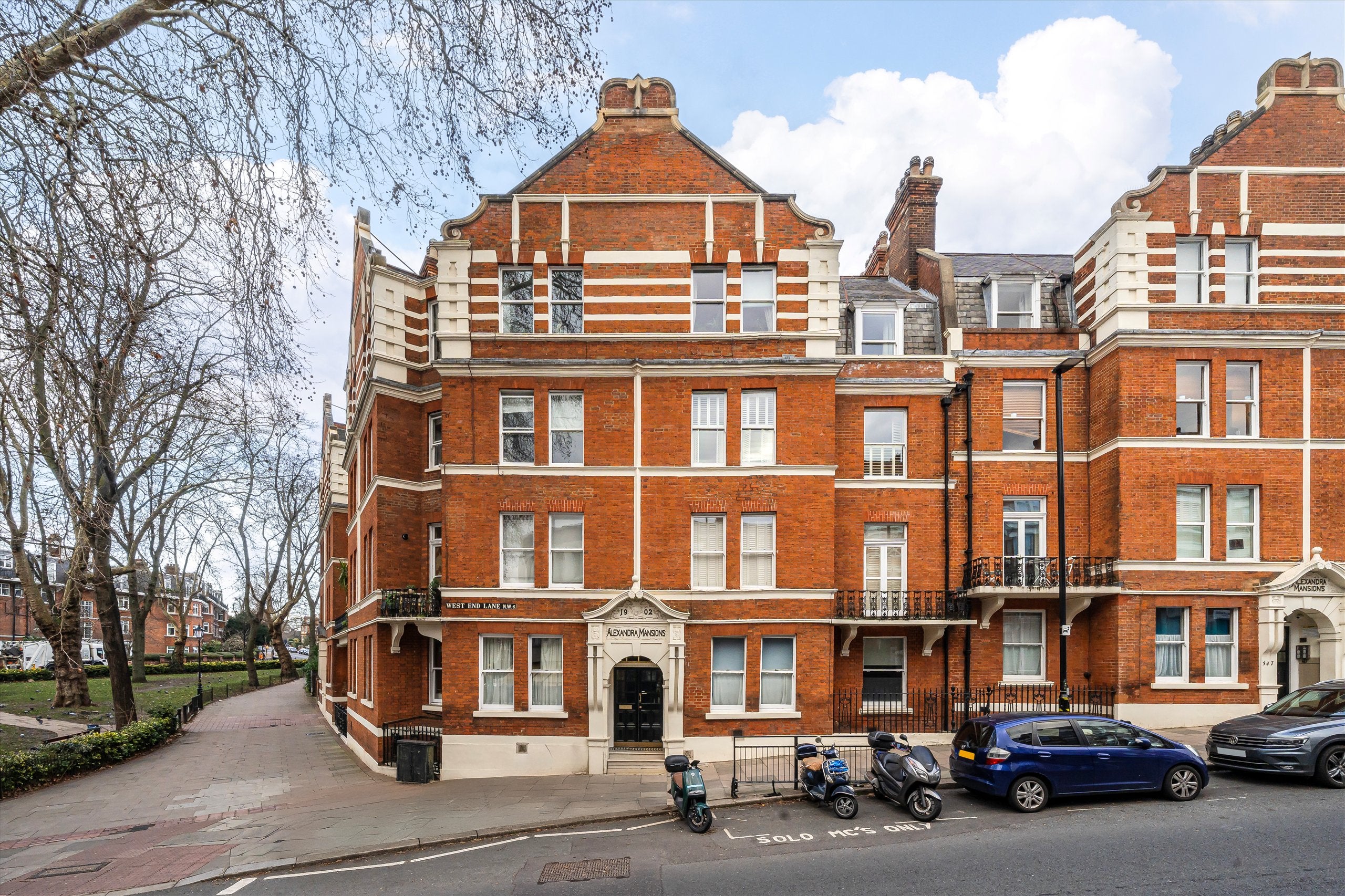 Flat West End Lane in Greater London