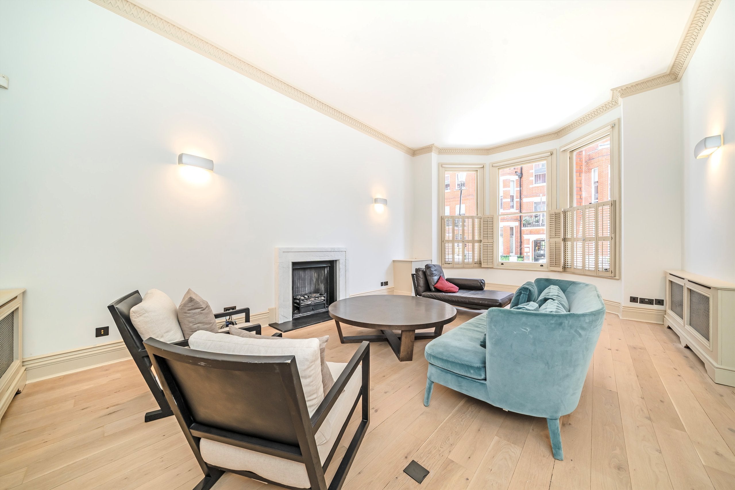 Flat Egerton Gardens in Greater London