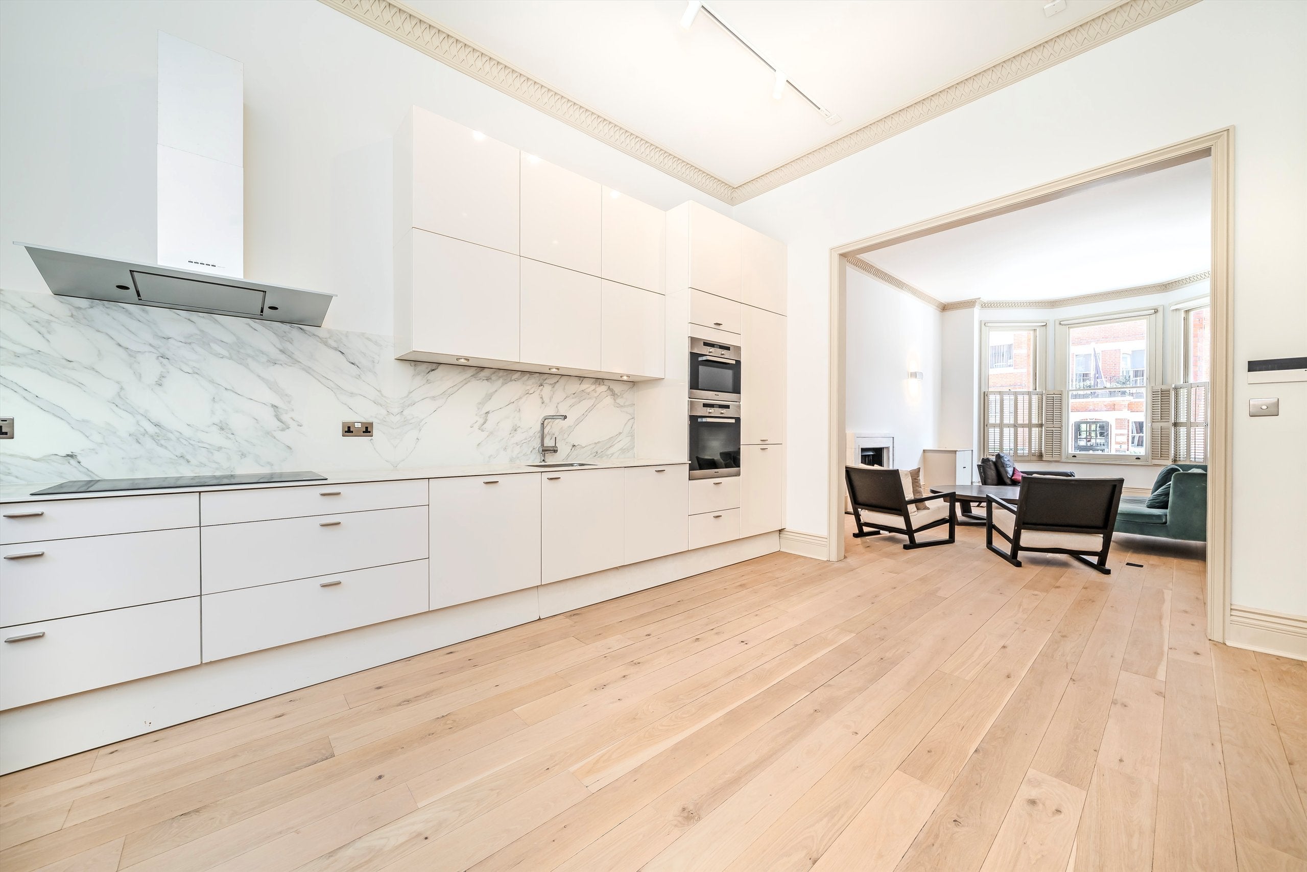 Flat Egerton Gardens in Greater London