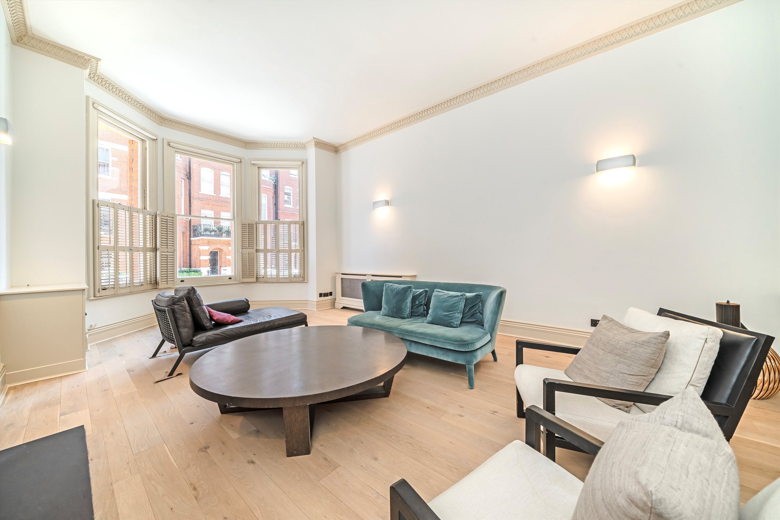 Flat Egerton Gardens in Greater London