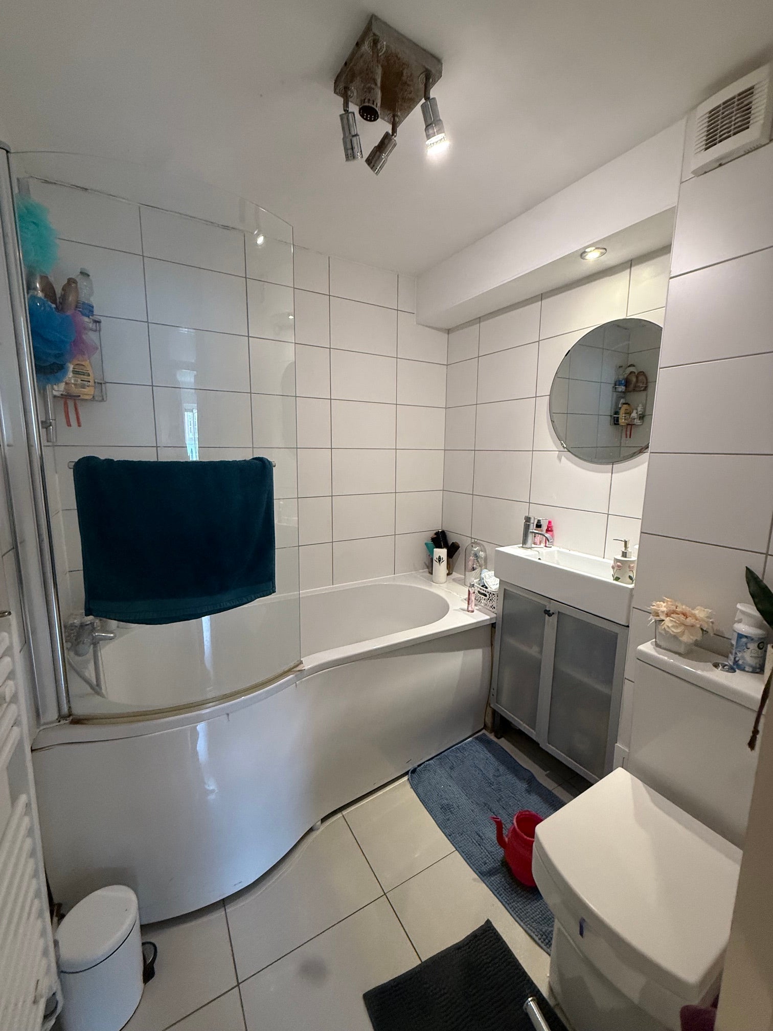 Flat Enfield Close in London