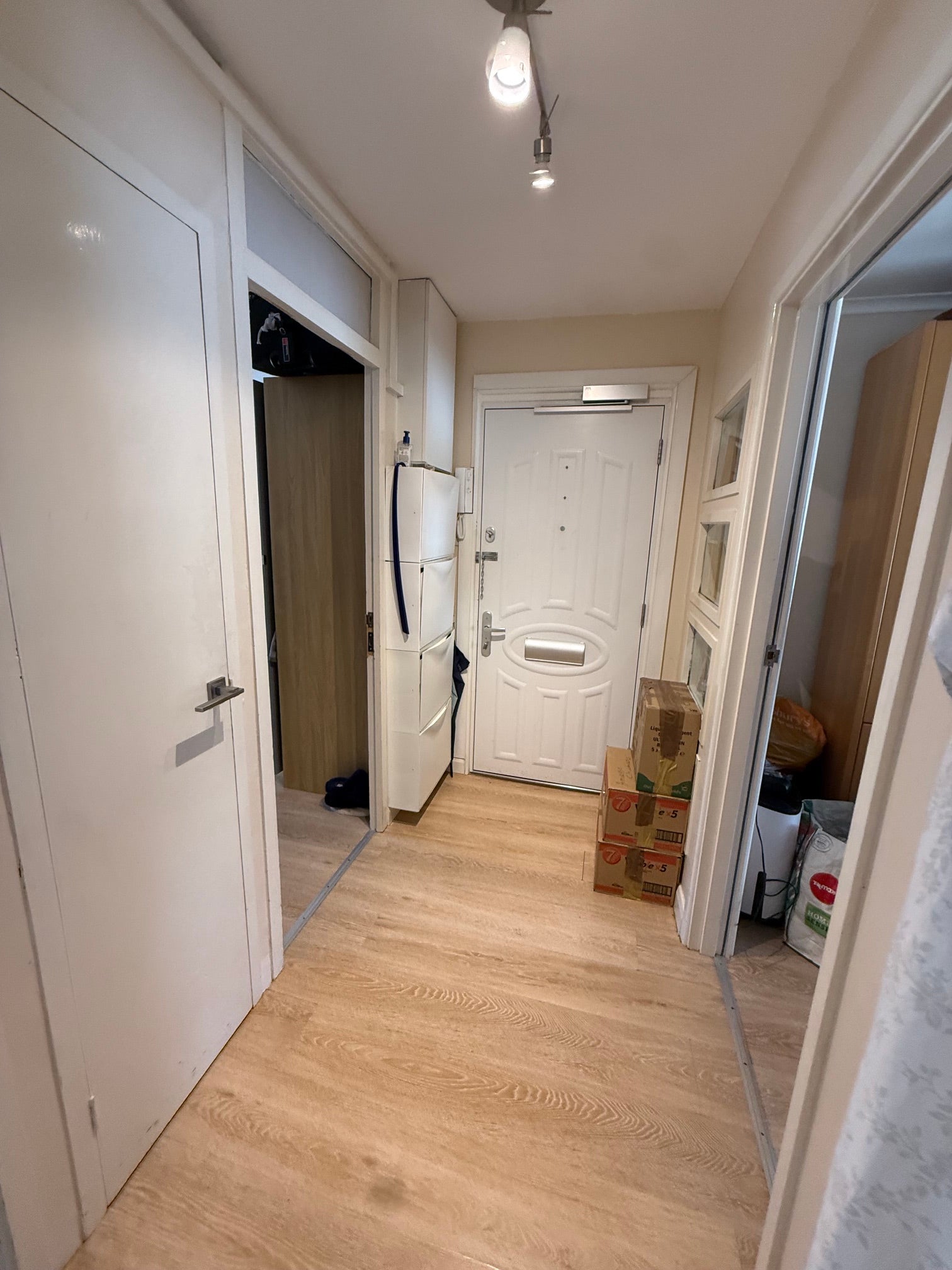 Flat Enfield Close in London