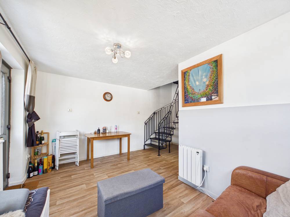House Hilton Close in Manningtree