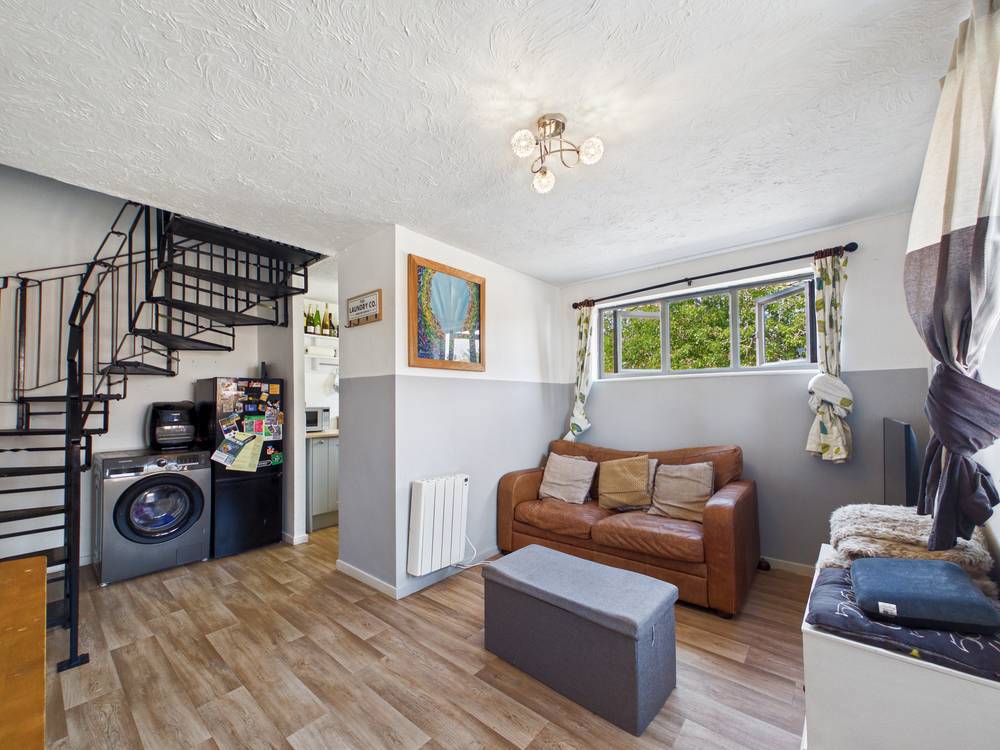 House Hilton Close in Manningtree