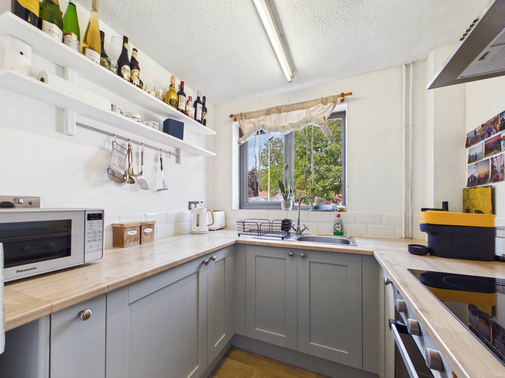 House Hilton Close in Manningtree