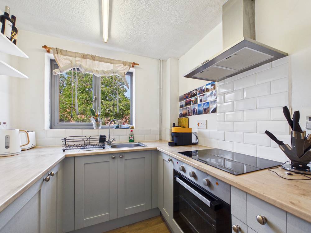 House Hilton Close in Manningtree