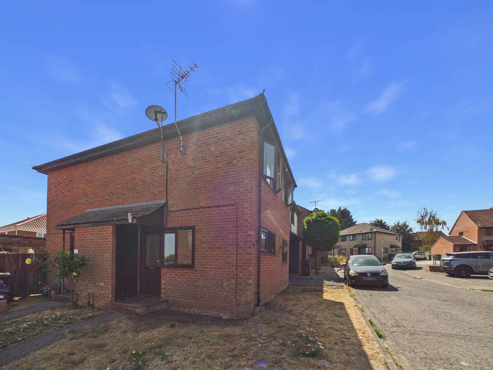 House Hilton Close in Manningtree