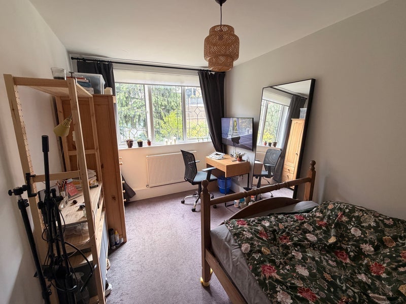 Room Fellows Court in Greater London