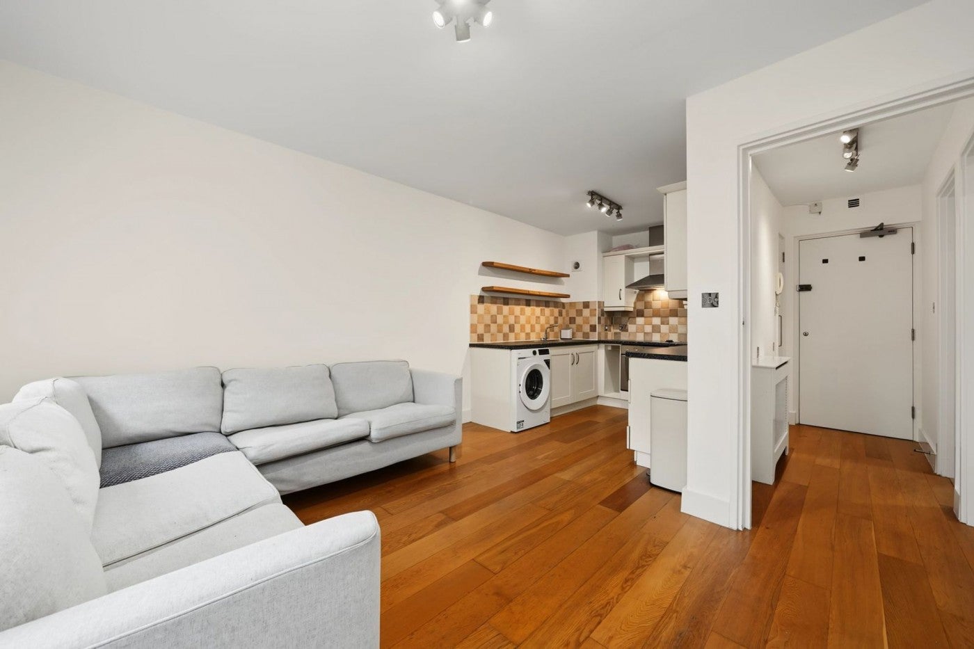 Flat Hillyard Street in Greater London