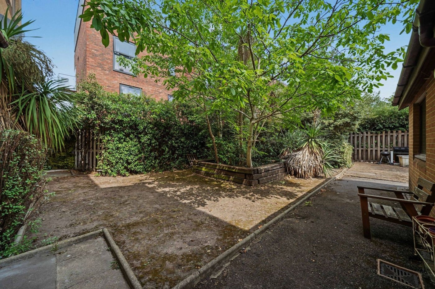 Flat Hillyard Street in Greater London