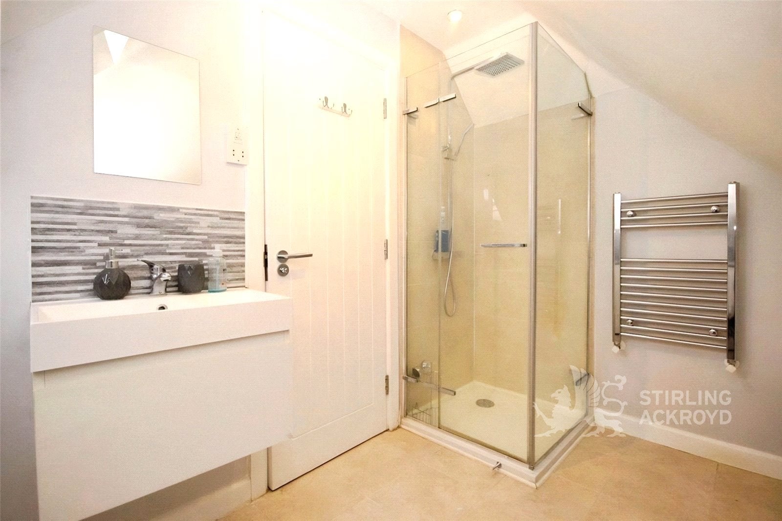 Room Aldershot Road in Guildford