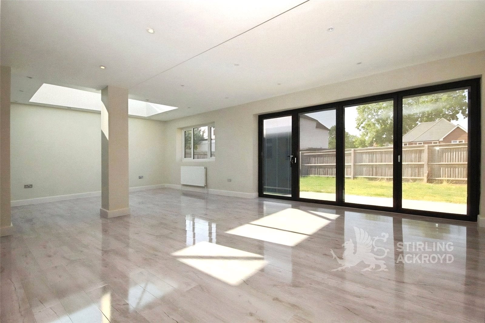 Room Aldershot Road in Guildford