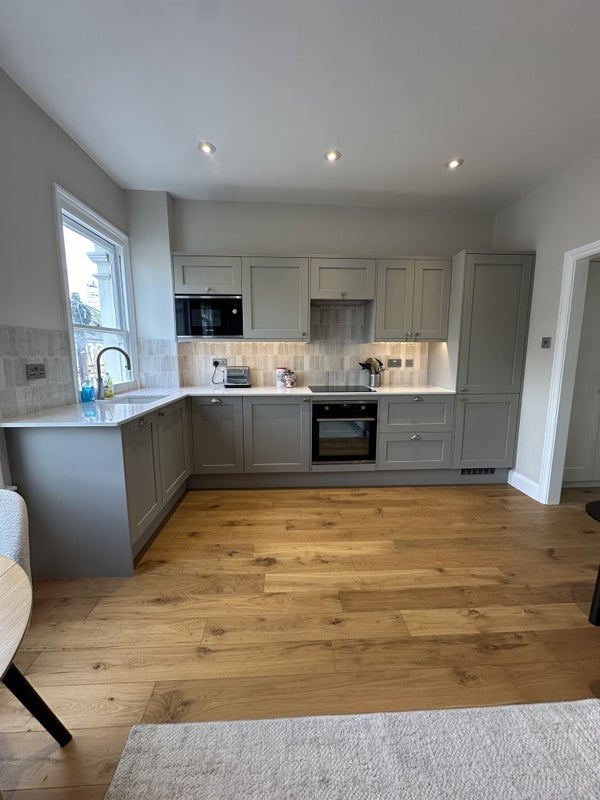 Room Tremadoc Road in Greater London