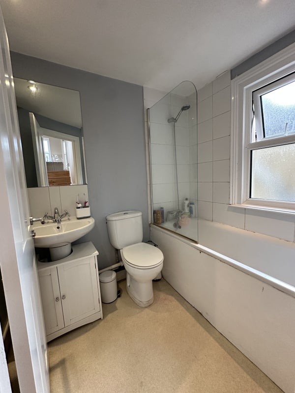 Room Tremadoc Road in Greater London