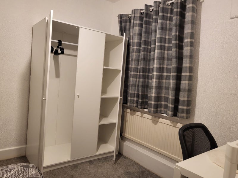 Room East Road in Greater London