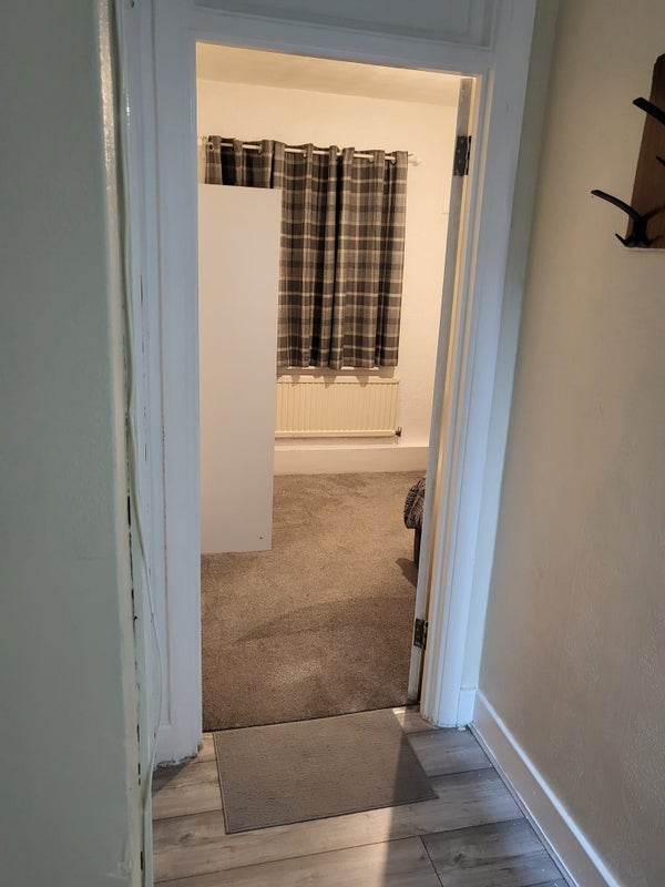 Room East Road in Greater London