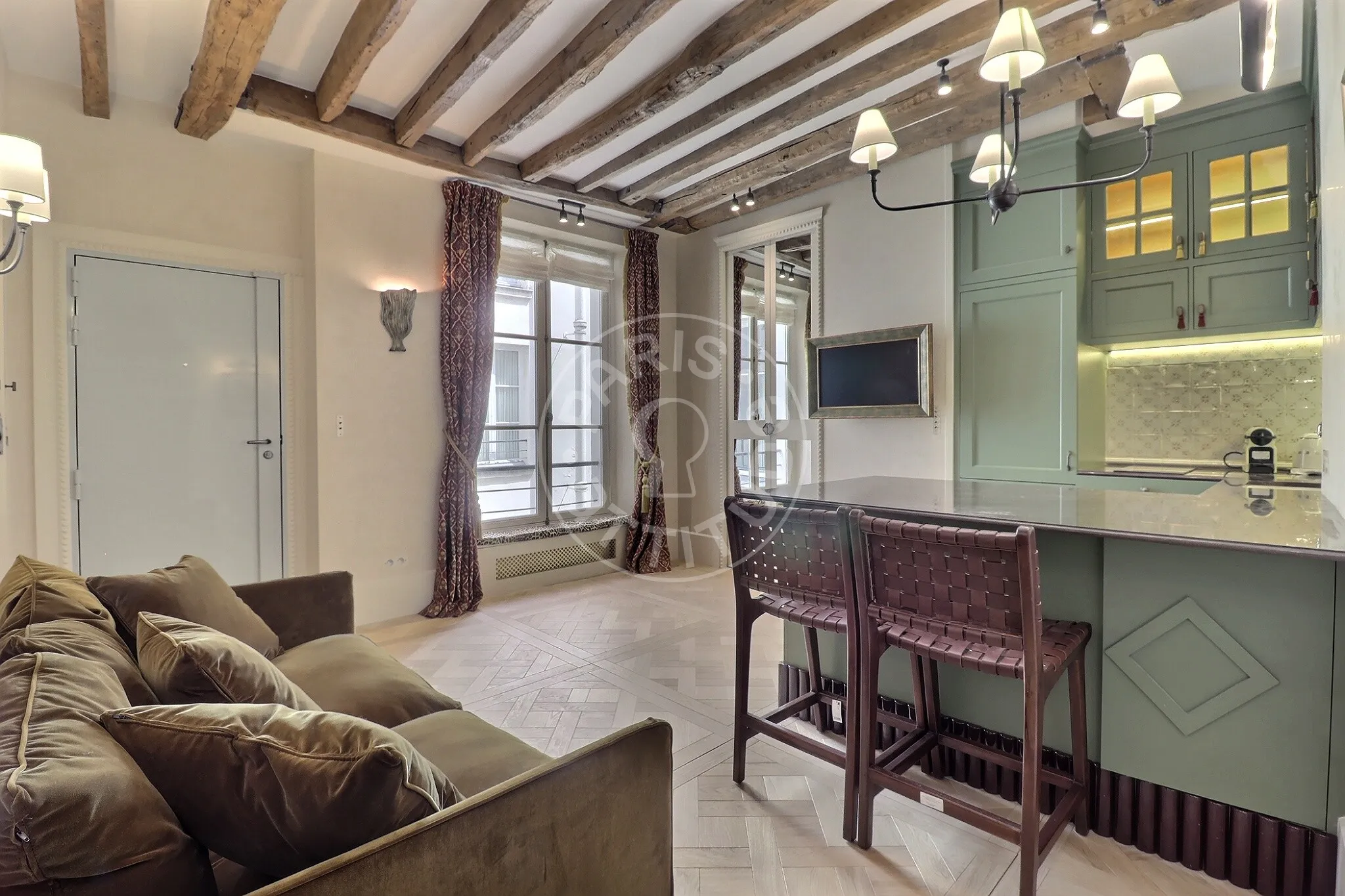 Flat Rue de Bourgogne in Paris
