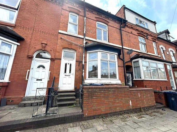 Flat Hendon Road in Birmingham