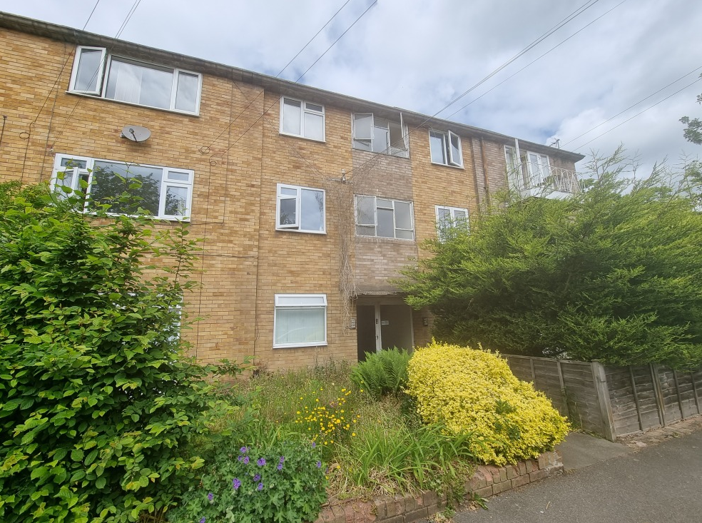 Flat Rugby Road in Royal Leamington Spa