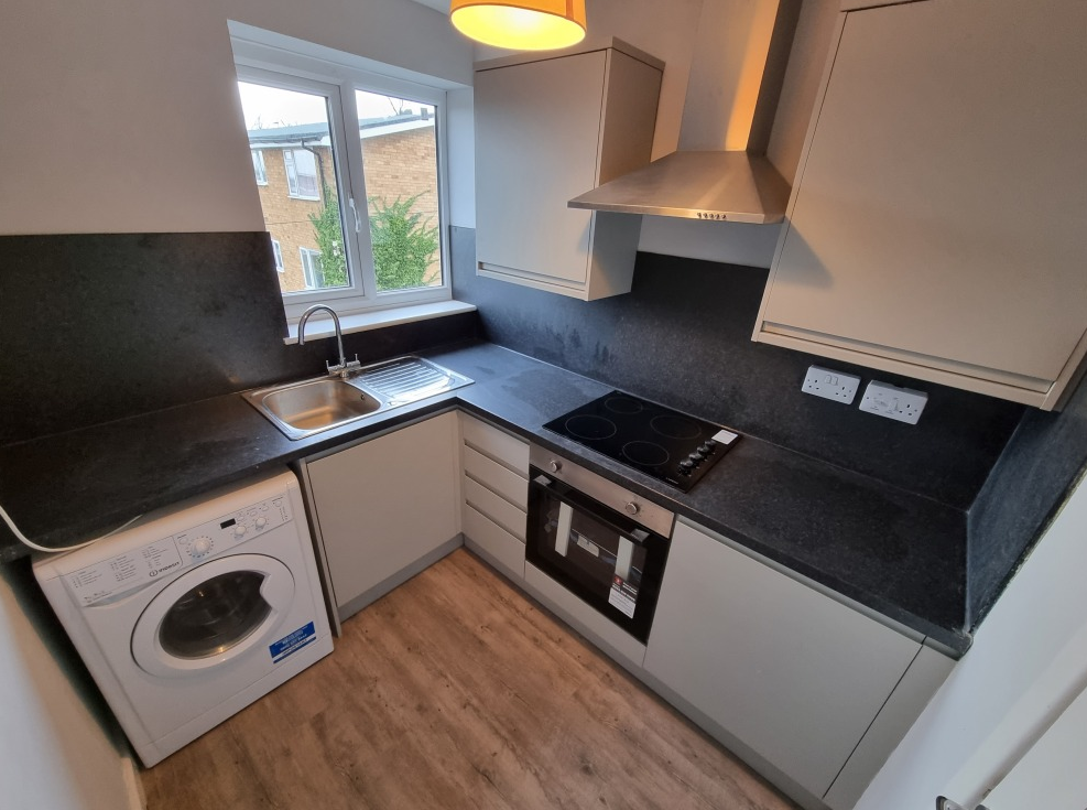 Flat Rugby Road in Royal Leamington Spa