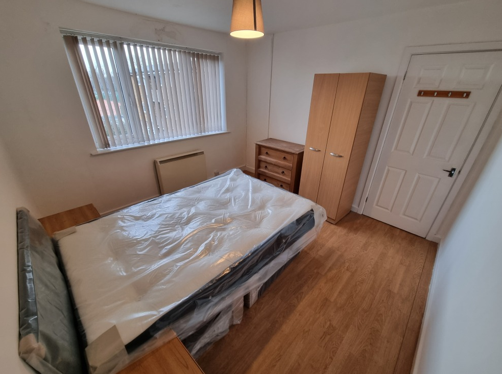 Flat Rugby Road in Royal Leamington Spa