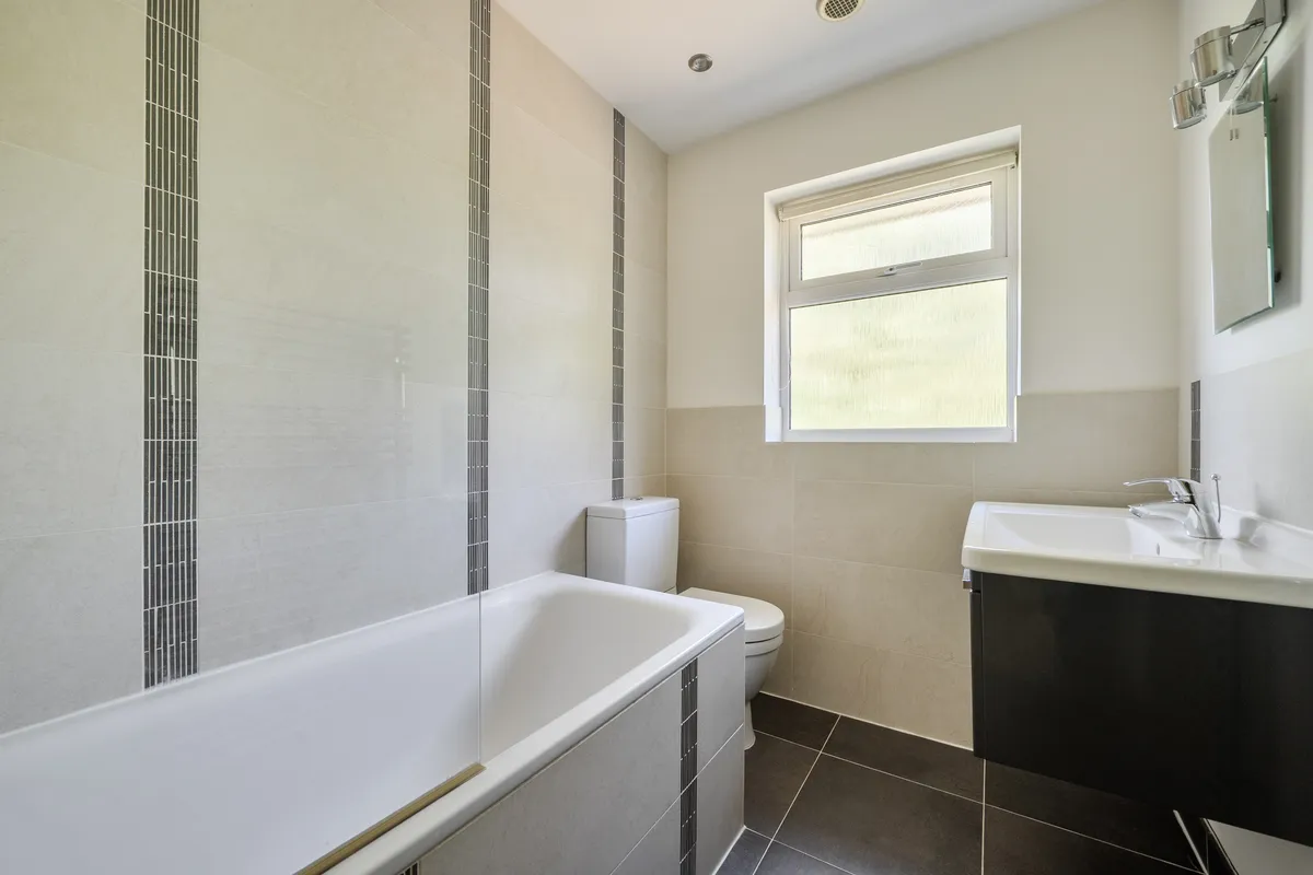 House Woodbury Close in Maidenhead