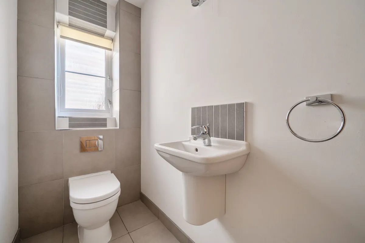 House Woodbury Close in Maidenhead