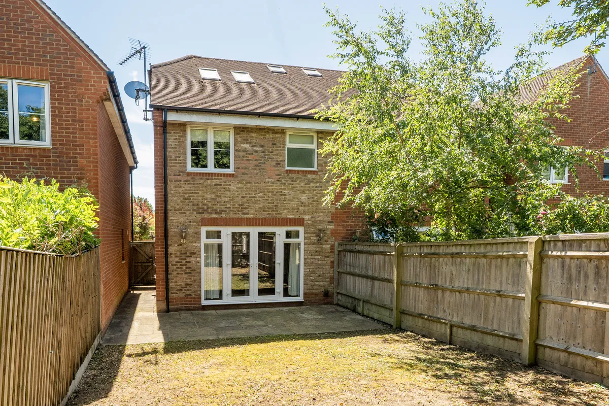 House Woodbury Close in Maidenhead