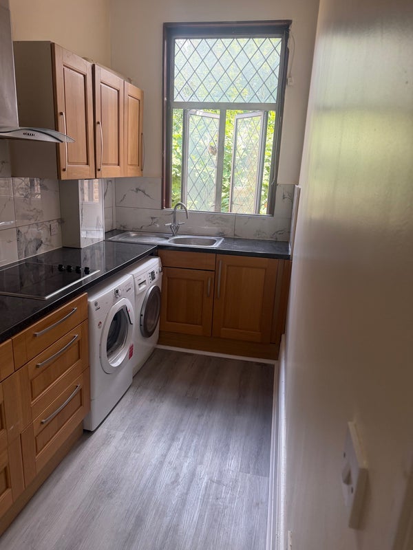 Flat Brockley Road in Greater London