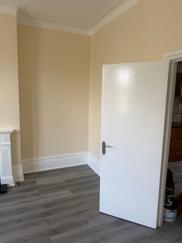 Flat Brockley Road in Greater London