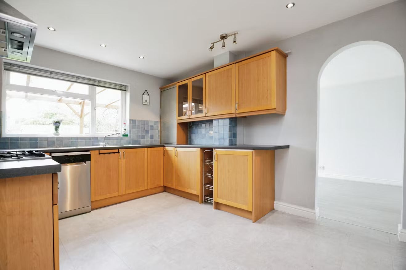 House Dennett Close in Warwick