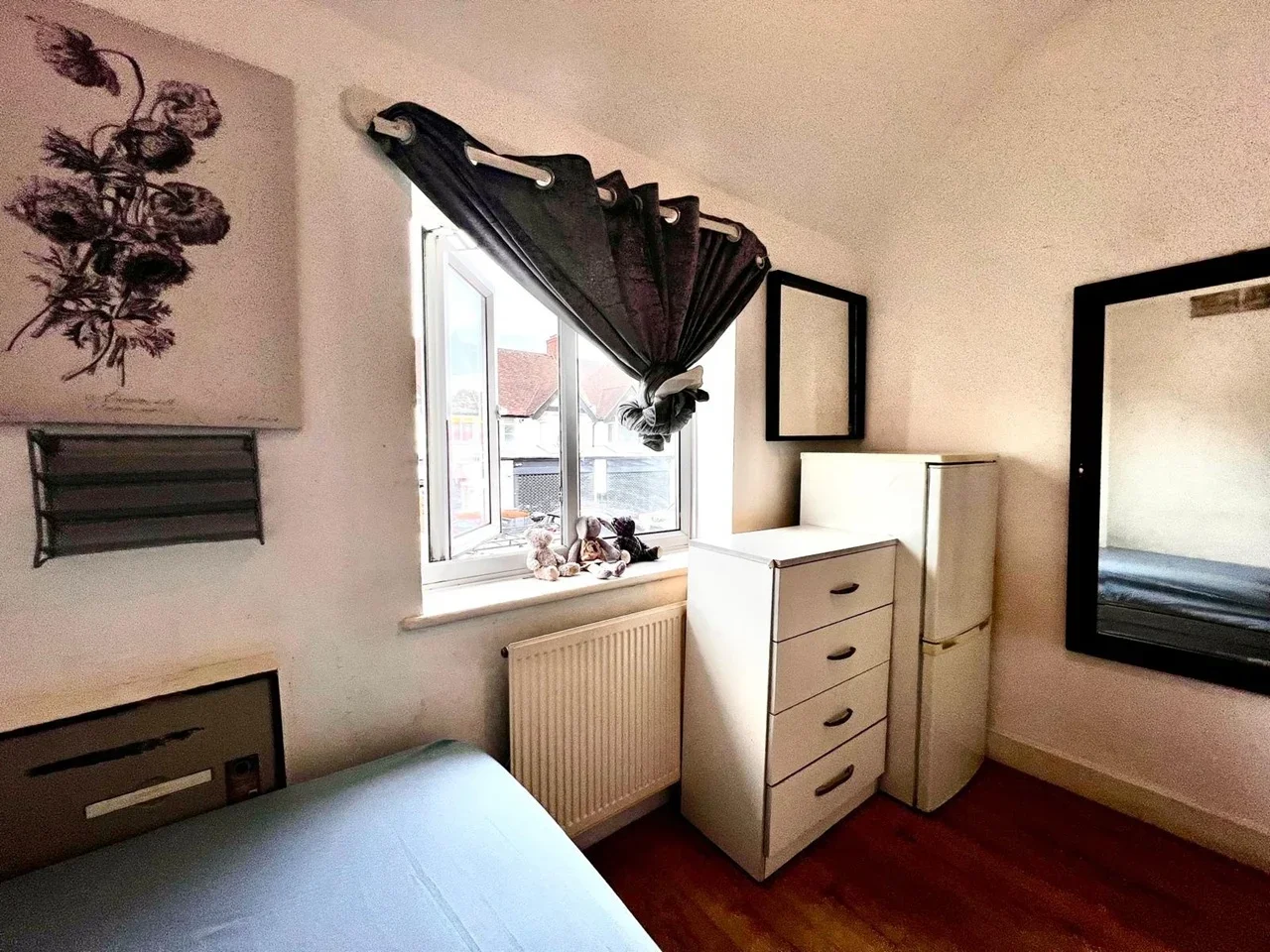 Room Village Way in Greater London